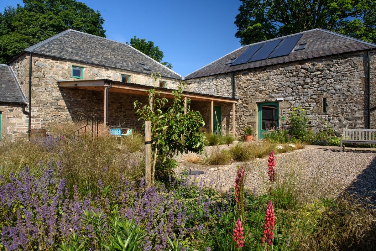 Burmieston - pretty courtyard